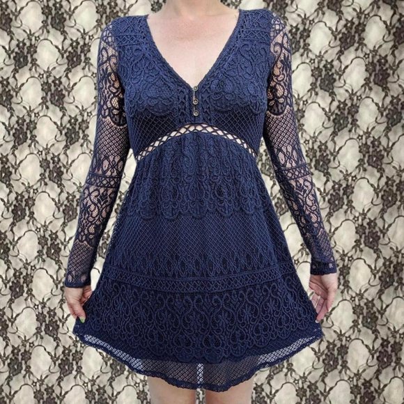 Hollister Co. Dresses & Skirts - hollister long sleeve lace navy blue skater dress keyhole back juniors sz 3